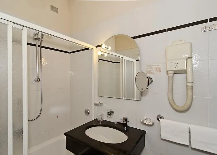 艾登酒店 3* 维亚雷焦