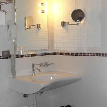 Eden Hotel 3*