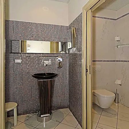 Eden Hotel 3*