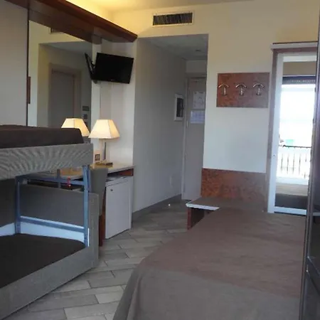 Eden Hotel 3*
